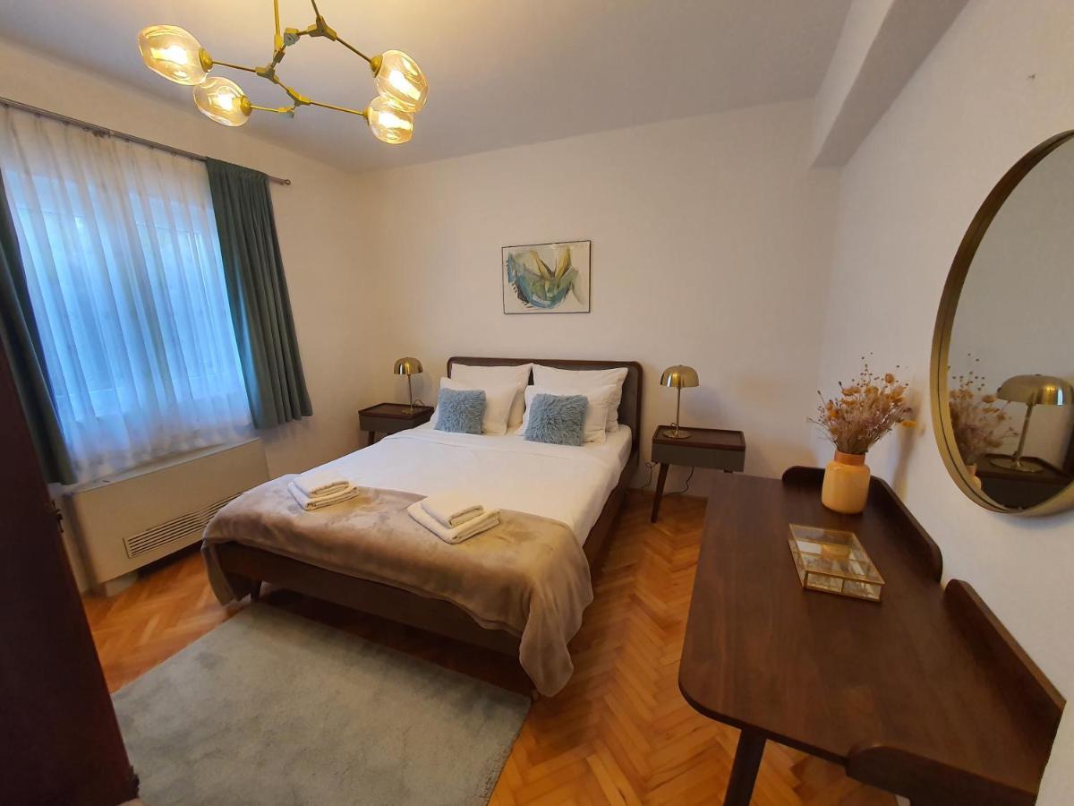 Apartments Dvor Baška Voda Buitenkant foto