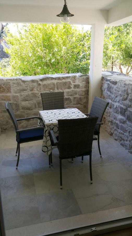 Apartments Dvor Baška Voda Buitenkant foto