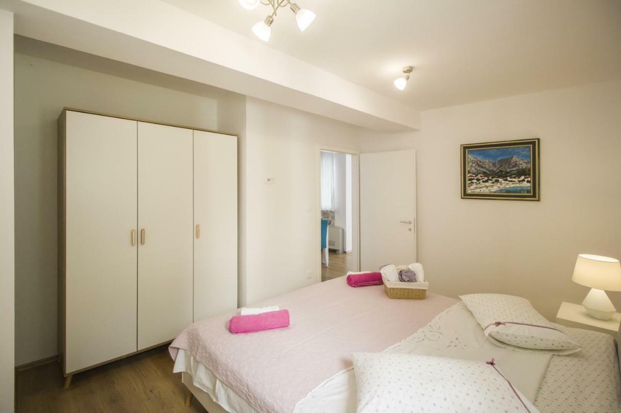 Apartments Dvor Baška Voda Buitenkant foto