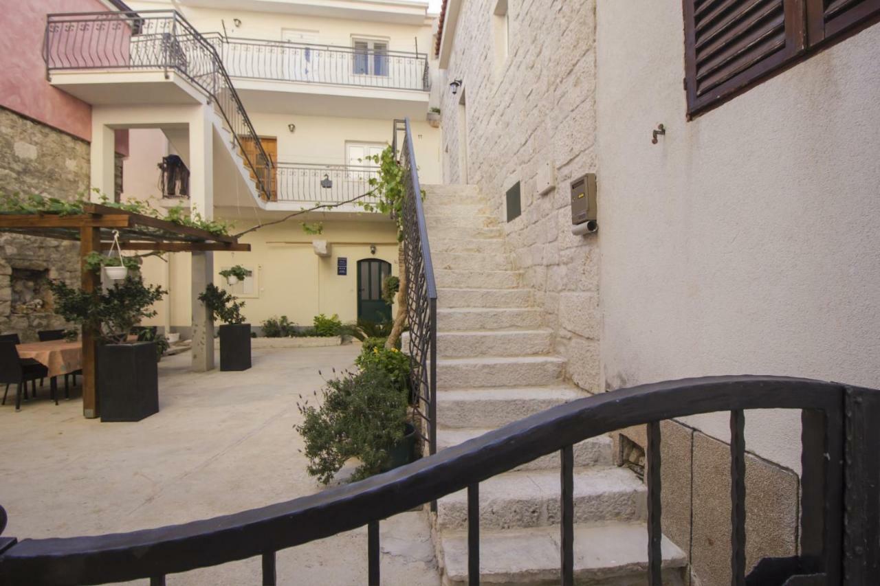 Apartments Dvor Baška Voda Buitenkant foto