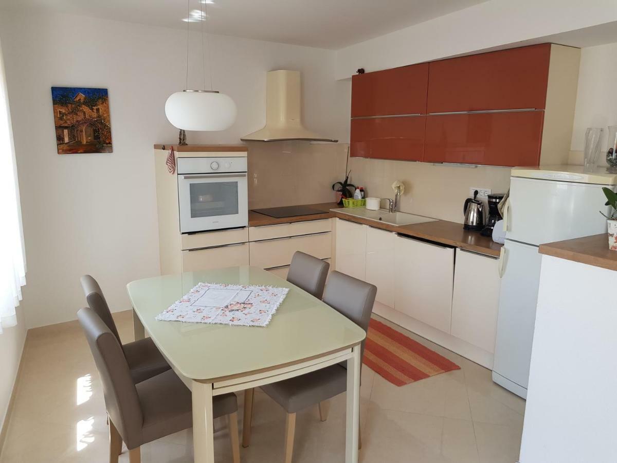 Apartments Dvor Baška Voda Buitenkant foto