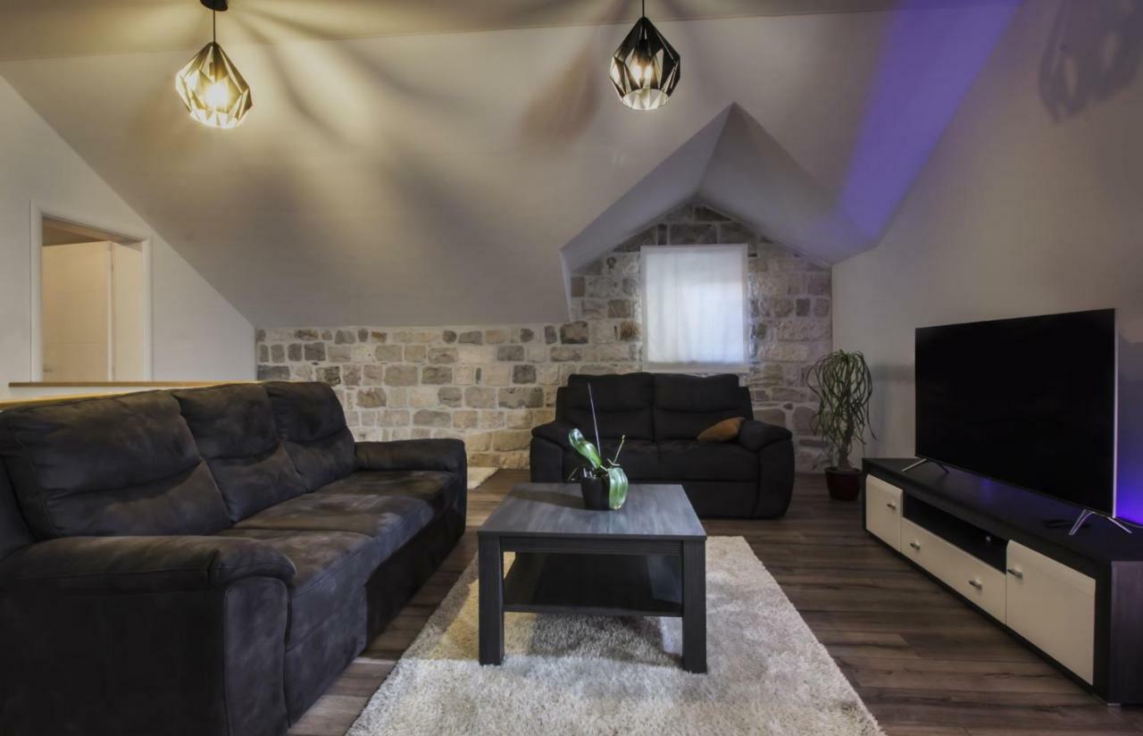Apartments Dvor Baška Voda Buitenkant foto